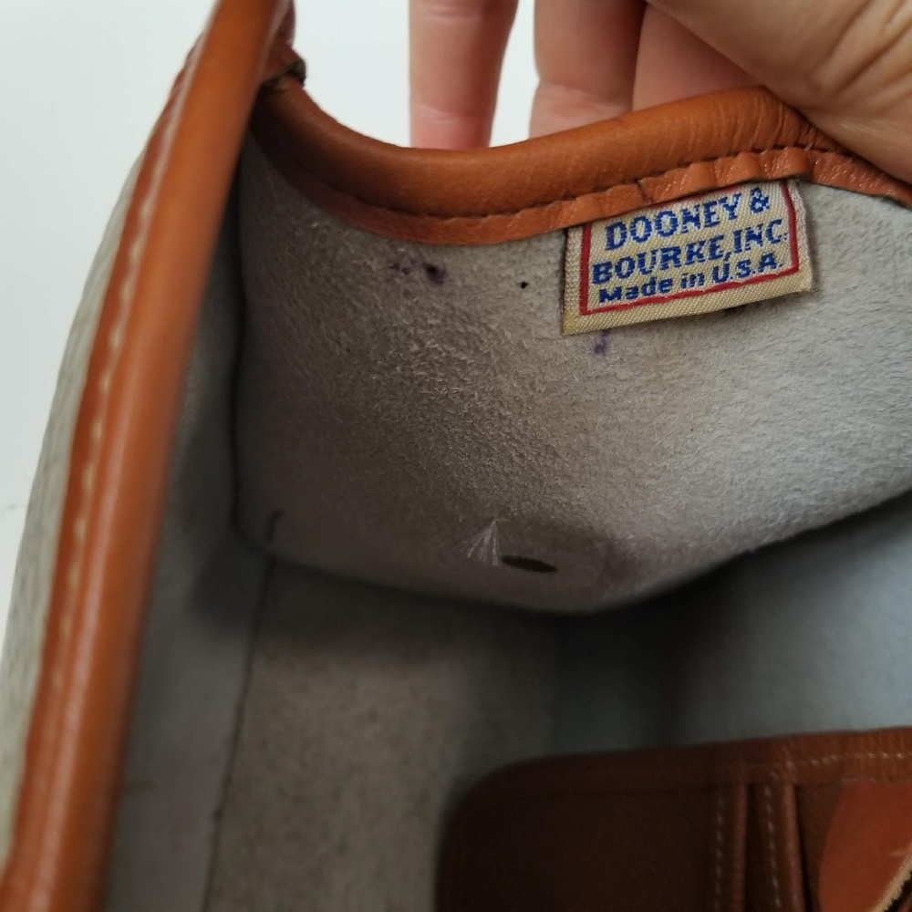 Dooney & Bourkey All Weather Bone Tan Leather Medium Essex Cross Shoulder Bag - Picture 5 of 16